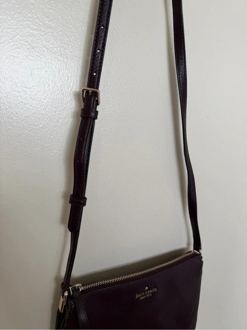 KATE SPADE Jackson Triple Gusset Crossbody Bag in Pebble Leather Cherrywood